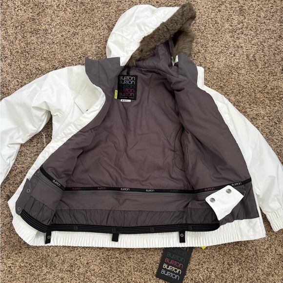 Women’s white button skirt-snowboarding jacket new with tags - Picture 4 of 4